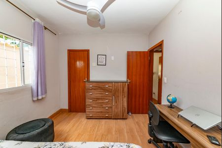 Casa à venda com 420m², 4 quartos e 3 vagas Casa à venda com 420m², 4 quartos e 3 vagasQuarto 2