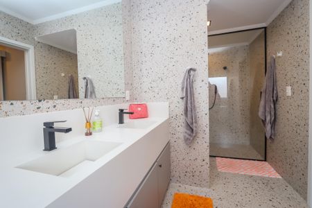 Apartamento à venda com 140m², 2 quartos e 1 vaga Apartamento à venda com 140m², 2 quartos e 1 vagaBanheiro da Suite