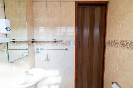 Casa para alugar com 70m², 2 quartos e 2 vagas Casa para alugar com 70m², 2 quartos e 2 vagasBanheiro
