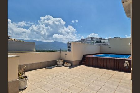 Apartamento à venda com 155m², 3 quartos e 2 vagas Apartamento à venda com 155m², 3 quartos e 2 vagasÁrea da Piscina