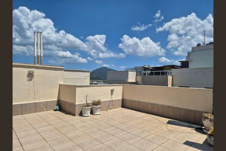 Apartamento à venda com 155m², 3 quartos e 2 vagas Apartamento à venda com 155m², 3 quartos e 2 vagasTerraço