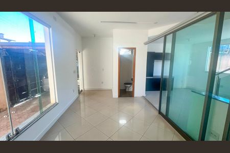 Casa à venda com 198m², 3 quartos e 3 vagasSala