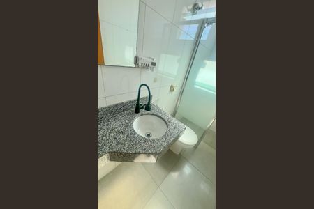 Casa à venda com 198m², 3 quartos e 3 vagasBanheiro