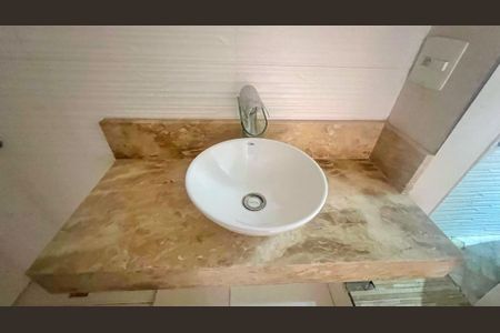 Casa à venda com 198m², 3 quartos e 3 vagasBanheiro