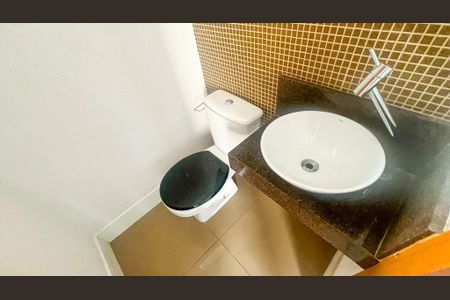 Casa à venda com 198m², 3 quartos e 3 vagasBanheiro