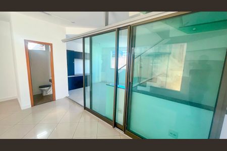 Casa à venda com 198m², 3 quartos e 3 vagasSala