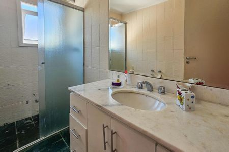 Apartamento para alugar com 350m², 4 quartos e 2 vagasBanheiro da Suíte 1