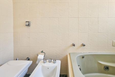 Apartamento para alugar com 350m², 4 quartos e 2 vagasBanheiro da Suíte 1