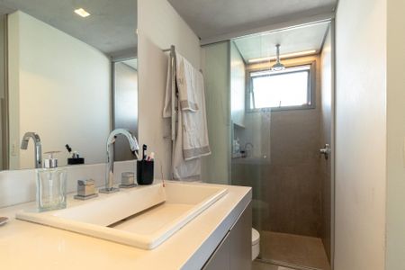 Apartamento à venda com 70m², 1 quarto e 1 vaga Apartamento à venda com 70m², 1 quarto e 1 vagaBanheiro da Suíte