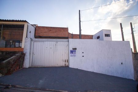 Casa para alugar com 140m², 2 quartos e 2 vagas Casa para alugar com 140m², 2 quartos e 2 vagasFachada