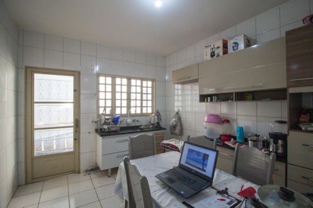 Casa para alugar com 140m², 2 quartos e 2 vagas Casa para alugar com 140m², 2 quartos e 2 vagasCozinha