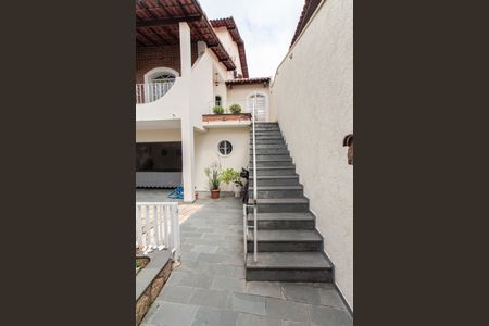 Casa à venda com 500m², 3 quartos e 5 vagasEscada 