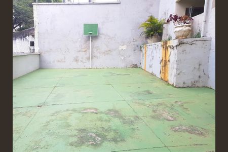 Apartamento à venda com 201m², 4 quartos e 2 vagas Apartamento à venda com 201m², 4 quartos e 2 vagasÁrea comum - Pátio