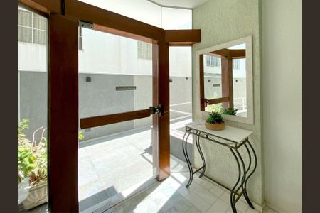 Apartamento à venda com 201m², 4 quartos e 2 vagas Apartamento à venda com 201m², 4 quartos e 2 vagasÁrea comum - Hall