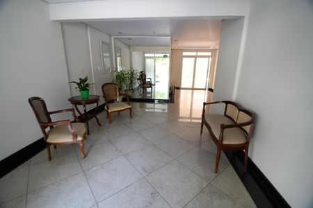 Apartamento para alugar com 130m², 3 quartos e 2 vagasHall social