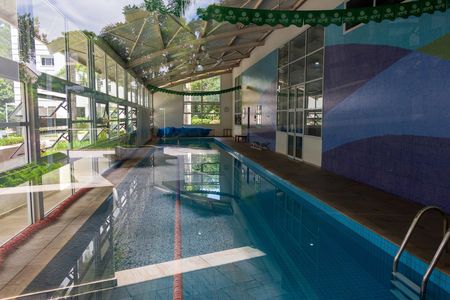 Apartamento para alugar com 233m², 3 quartos e 3 vagas Apartamento para alugar com 233m², 3 quartos e 3 vagasÁrea comum - Piscina Coberta