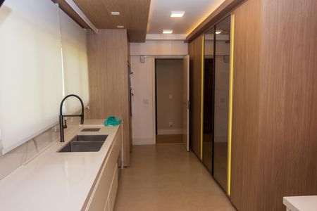 Apartamento para alugar com 233m², 3 quartos e 3 vagas Apartamento para alugar com 233m², 3 quartos e 3 vagasCozinha