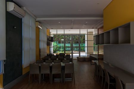 Apartamento para alugar com 233m², 3 quartos e 3 vagas Apartamento para alugar com 233m², 3 quartos e 3 vagasÁrea comum - Salão de festas