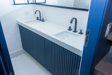 Apartamento para alugar com 233m², 3 quartos e 3 vagas Apartamento para alugar com 233m², 3 quartos e 3 vagasBanheiro da Suíte 1