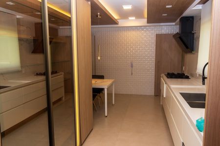 Apartamento para alugar com 233m², 3 quartos e 3 vagas Apartamento para alugar com 233m², 3 quartos e 3 vagasCozinha