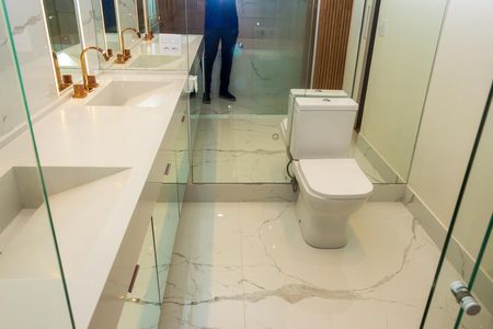 Apartamento para alugar com 233m², 3 quartos e 3 vagas Apartamento para alugar com 233m², 3 quartos e 3 vagasBanheiro da Suíte master