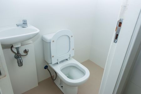 Apartamento para alugar com 233m², 3 quartos e 3 vagas Apartamento para alugar com 233m², 3 quartos e 3 vagasBanheiro de serviço