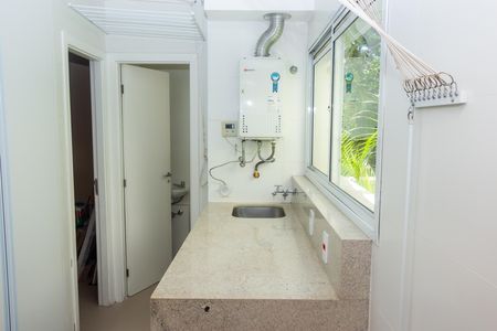 Apartamento para alugar com 233m², 3 quartos e 3 vagas Apartamento para alugar com 233m², 3 quartos e 3 vagasÁrea de Serviço