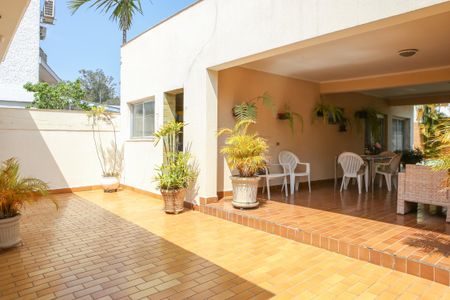 Casa à venda com 206m², 3 quartos e 4 vagasQuintal