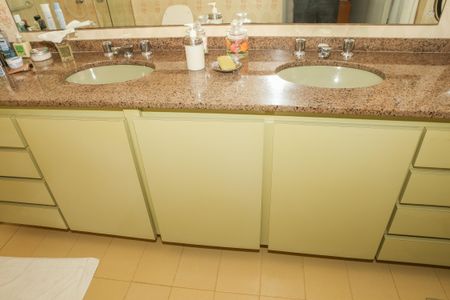 Casa à venda com 206m², 3 quartos e 4 vagasBanheiro da Suíte