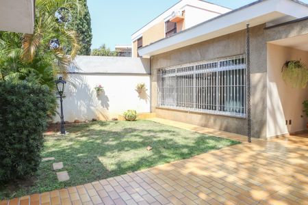Casa à venda com 206m², 3 quartos e 4 vagasGaragem e Entrada