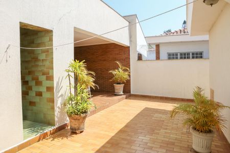 Casa à venda com 206m², 3 quartos e 4 vagasQuintal