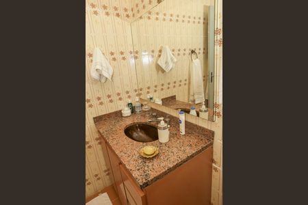 Casa à venda com 206m², 3 quartos e 4 vagasBanheiro Social