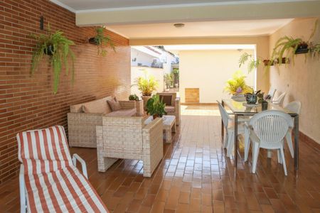 Casa à venda com 206m², 3 quartos e 4 vagasQuintal