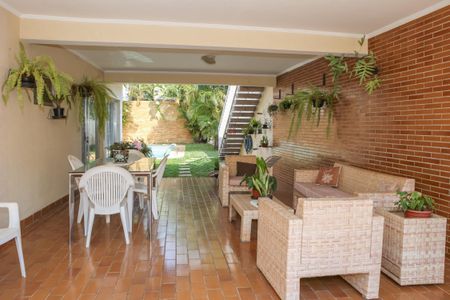 Casa à venda com 206m², 3 quartos e 4 vagasQuintal