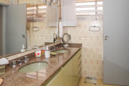 Casa à venda com 206m², 3 quartos e 4 vagasBanheiro da Suíte