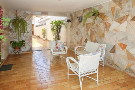 Casa à venda com 206m², 3 quartos e 4 vagasGaragem e Entrada