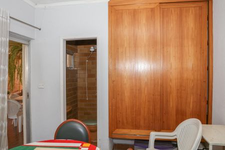 Casa à venda com 206m², 3 quartos e 4 vagasQuarto Externo