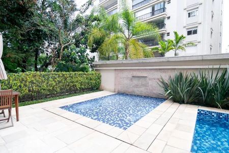 Apartamento à venda com 205m², 3 quartos e 3 vagasÁrea comum - Piscina