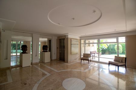 Apartamento à venda com 205m², 3 quartos e 3 vagasHall Social