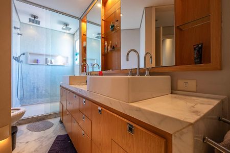 Apartamento à venda com 190m², 2 quartos e 3 vagasSuíte - Banheiro