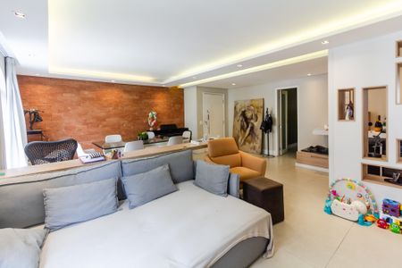 Apartamento à venda com 126m², 3 quartos e 2 vagas Apartamento à venda com 126m², 3 quartos e 2 vagasSala