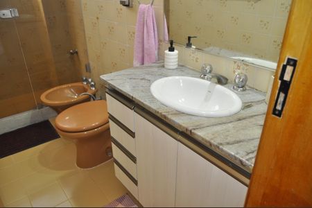 Apartamento à venda com 85m², 2 quartos e 2 vagasBanheiro 2