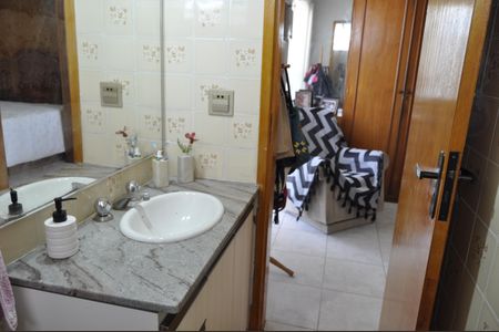 Apartamento à venda com 85m², 2 quartos e 2 vagasBanheiro da Suíte