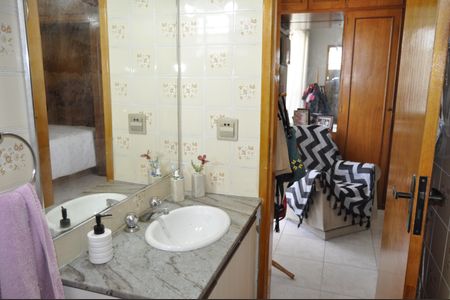 Apartamento à venda com 85m², 2 quartos e 2 vagasBanheiro da Suíte