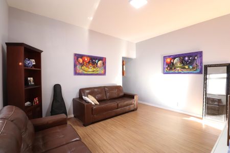 Casa à venda com 117m², 2 quartos e 2 vagasSala