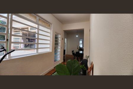 Casa à venda com 493m², 6 quartos e 3 vagas Casa à venda com 493m², 6 quartos e 3 vagasFoto 02