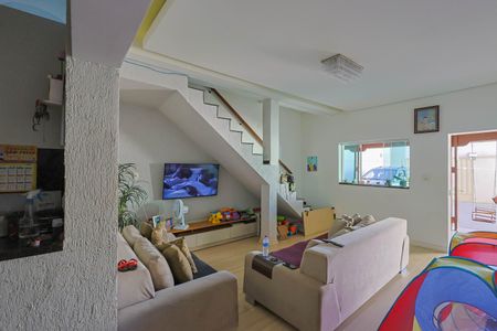 Casa para alugar com 220m², 4 quartos e 6 vagasSala