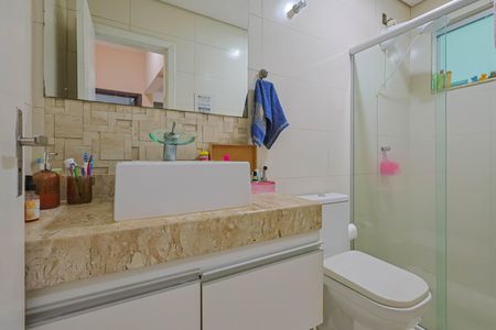 Casa para alugar com 220m², 4 quartos e 6 vagasBanheiro 1