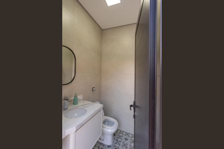 Casa de condomínio à venda com 225m², 4 quartos e 5 vagas Casa de condomínio à venda com 225m², 4 quartos e 5 vagasBanheiro da Piscina