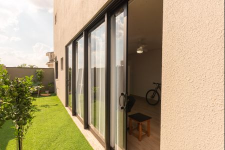 Casa de condomínio à venda com 225m², 4 quartos e 5 vagas Casa de condomínio à venda com 225m², 4 quartos e 5 vagasEdícula- Fachada